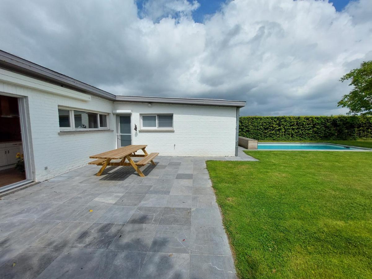 Vakantiewoning Met Permanent Verwarmd Zwembad En Sauna Koekelare Exterior foto